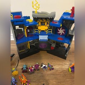 DC Superhero Batcave by Imaginex (FisherPrice) and figures
